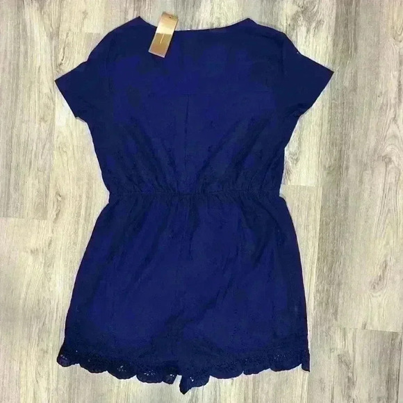 NWT MiAmi Francesca’s V Neck Navy Crochet Short Sleeve Cotton Romper Size L - Picture 5 of 8